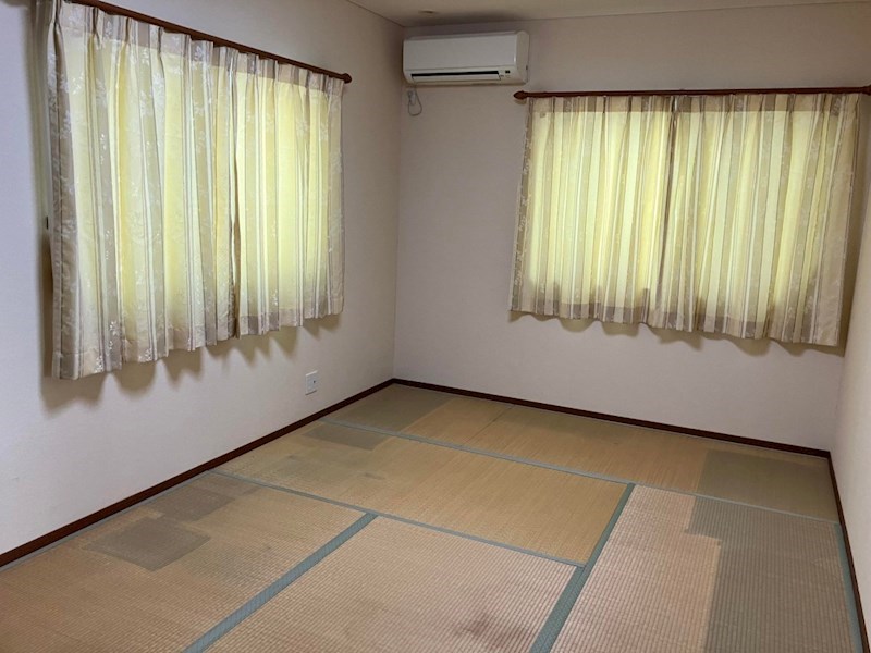 葵区沓谷2丁目　中古住宅 内観写真（リビング以外の居室）