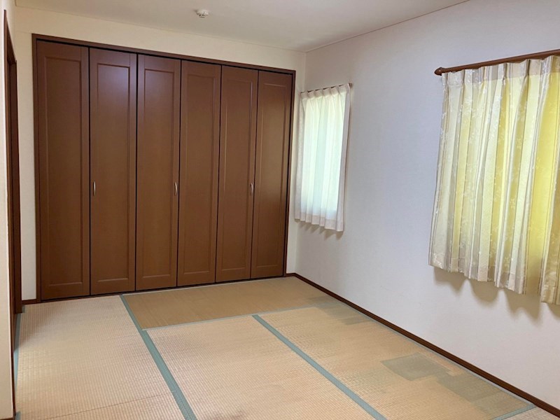 葵区沓谷2丁目　中古住宅 内観写真（リビング以外の居室）