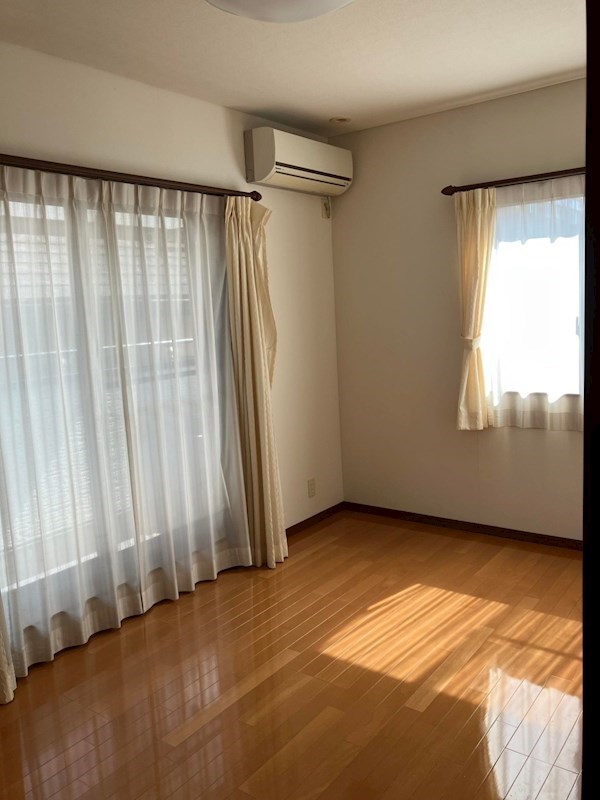 葵区沓谷2丁目　中古住宅 内観写真（リビング以外の居室）