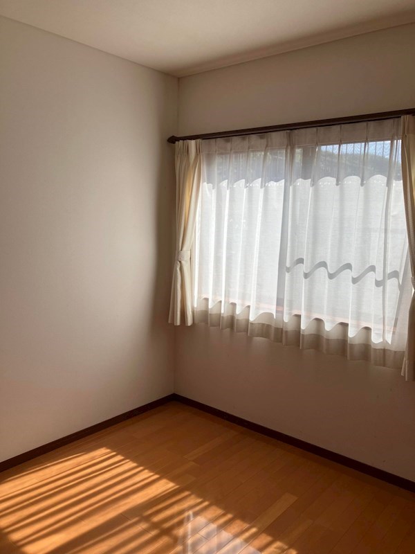 葵区沓谷2丁目　中古住宅 内観写真（リビング以外の居室）