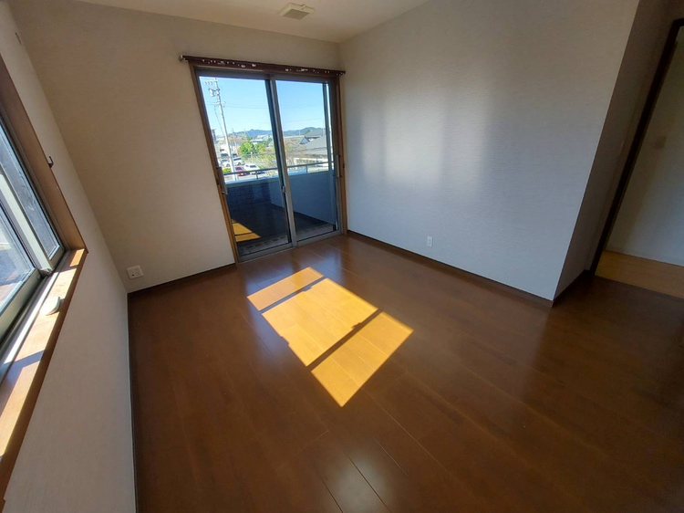 焼津市五ケ堀之内 中古戸建 内観写真（リビング以外の居室）