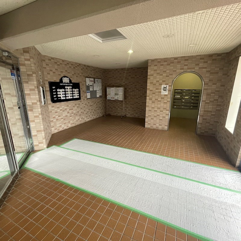 ライオンズマンション岳美 共用部写真（エントランス）