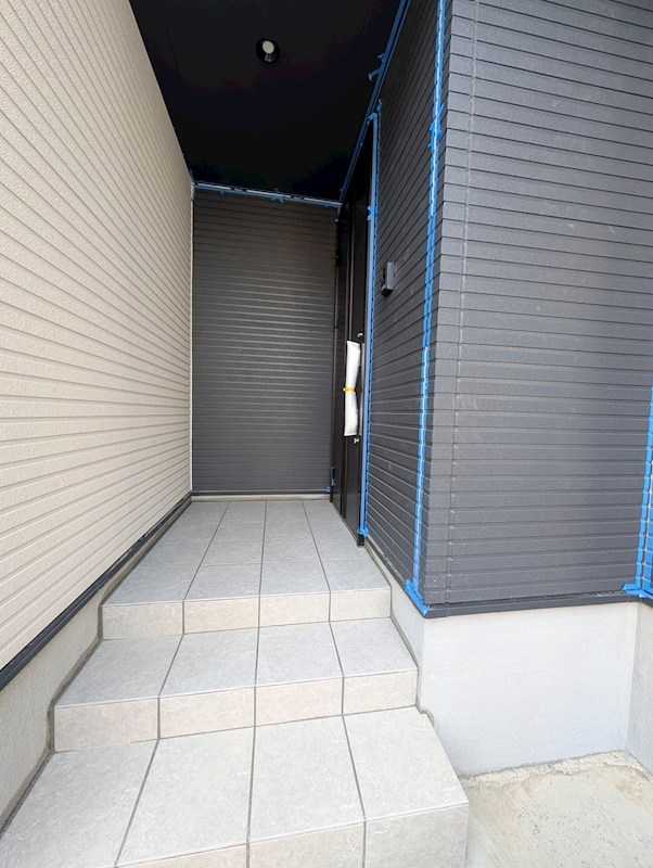寿町　新築建売　2号棟（全2棟） 現地写真（玄関）