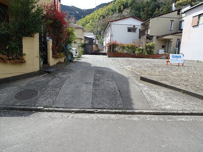 静岡市駿河区丸子芹が谷町10-30-1 現地写真（前面道路含む現地写真）