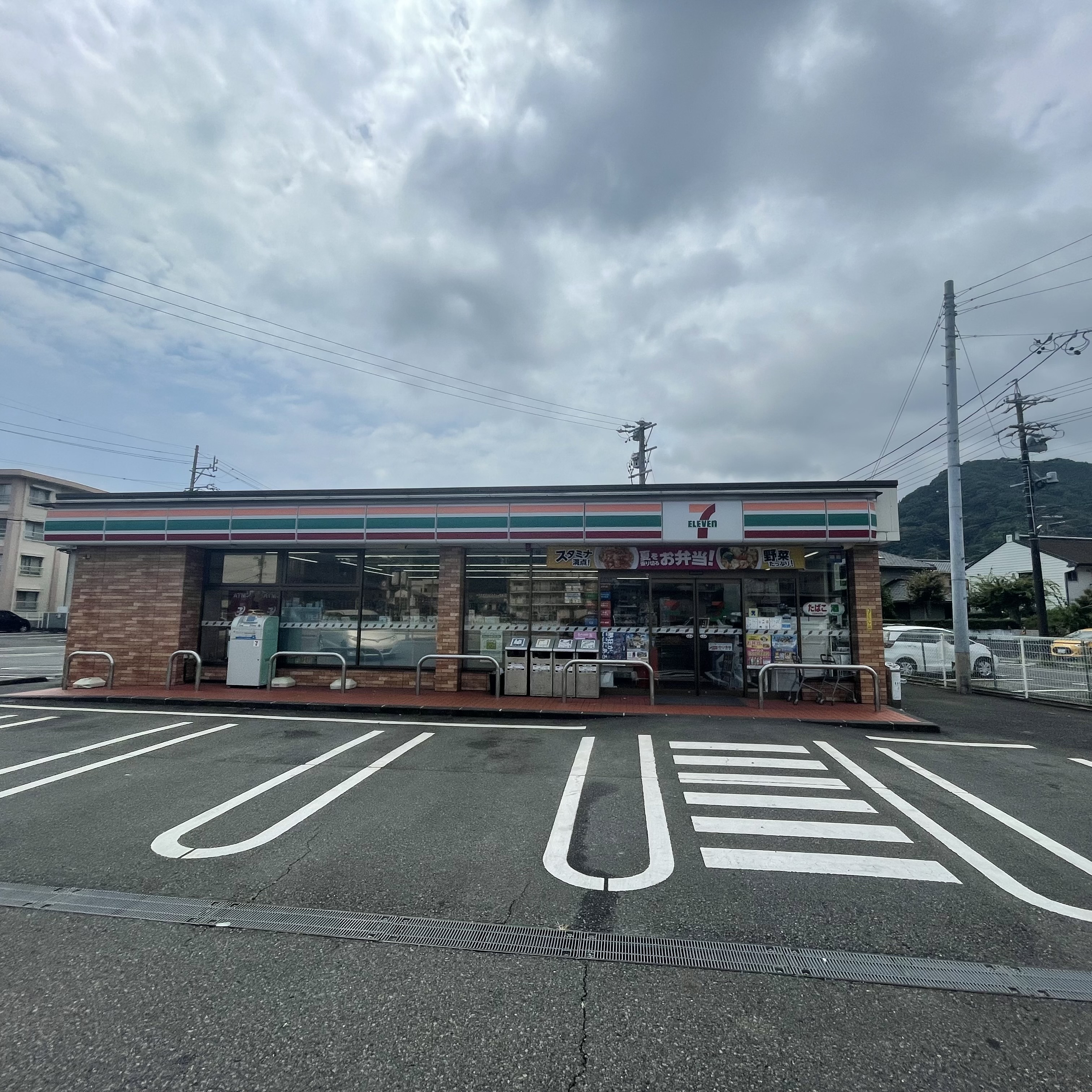 静岡市駿河区丸子芹が谷町10-30-1 コンビニ