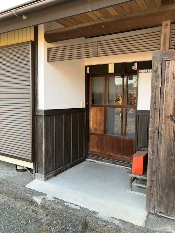 焼津市藤守　中古戸建 現地写真（玄関）
