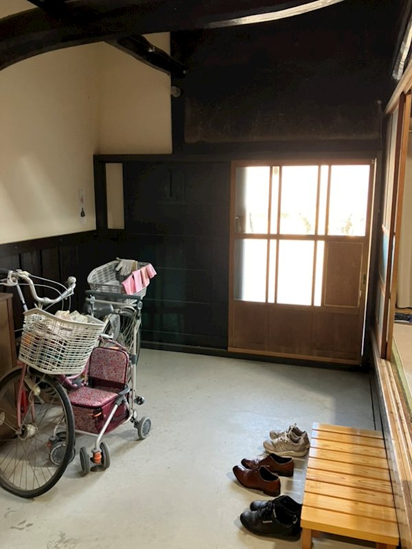 焼津市藤守　中古戸建 現地写真（玄関）