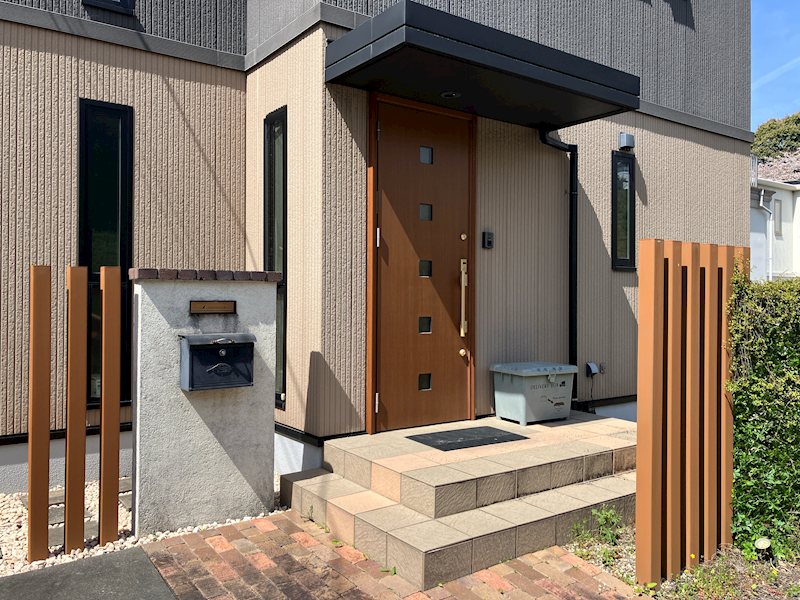 藤枝市南駿河台６丁目　戸建 現地写真（玄関）