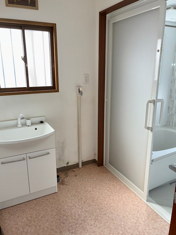 瀬名川3丁目　中古戸建 内観写真（洗面台・洗面所）