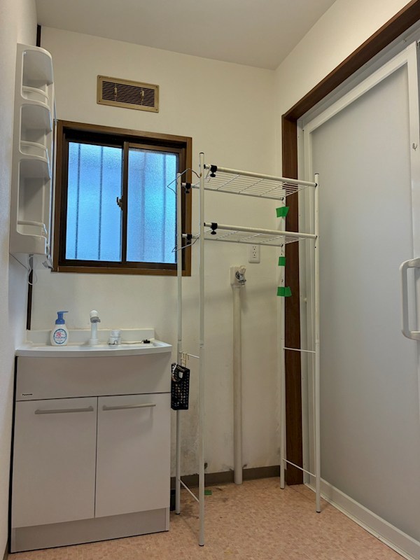 瀬名川3丁目　中古戸建 内観写真（洗面台・洗面所）