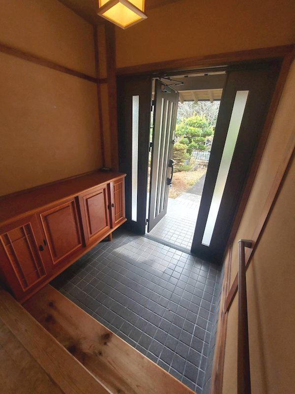 藤枝市南駿河台三丁目　中古住宅 現地写真（玄関）
