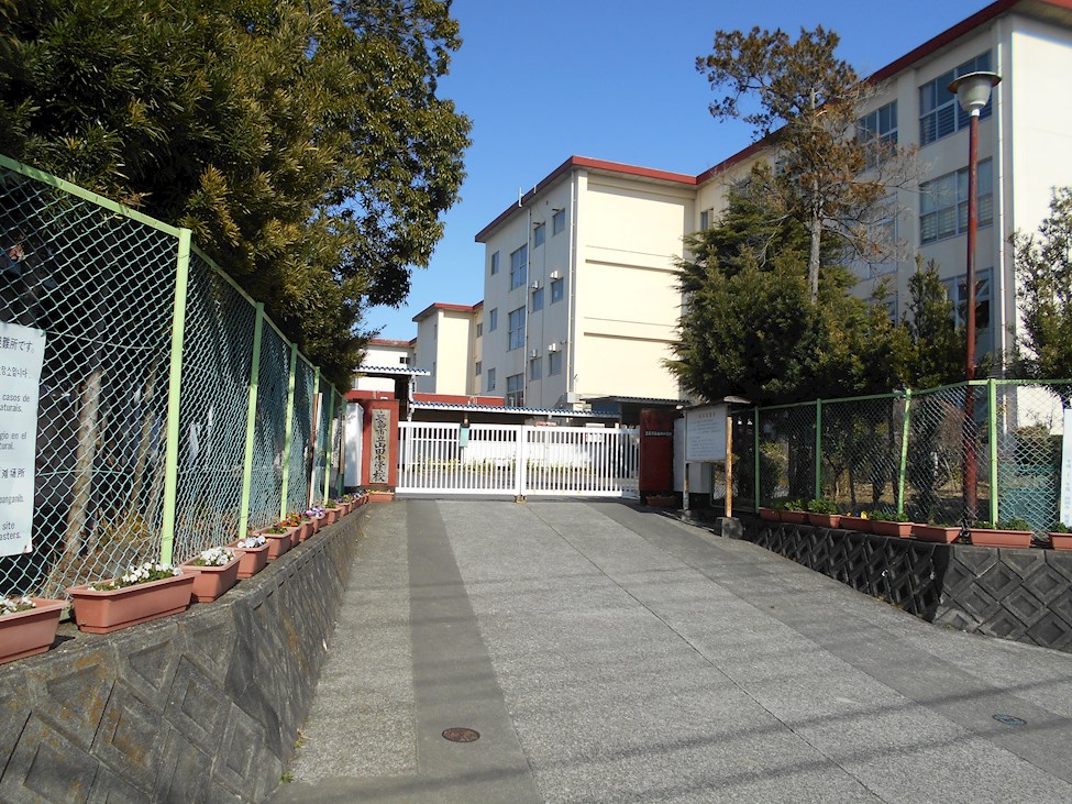 三島市旭ヶ丘24-16 小学校