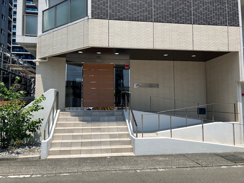 エンブルレジデンス藤枝駅南 現地写真（玄関）