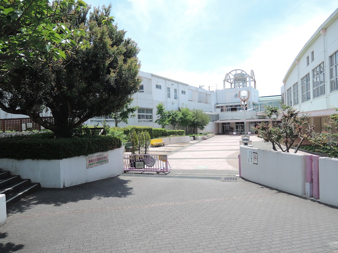 中吉田11-4　中古戸建 小学校