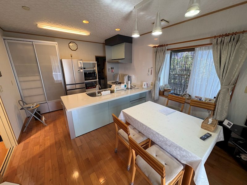 三島市八反畑65　中古戸建 内観写真（リビング）