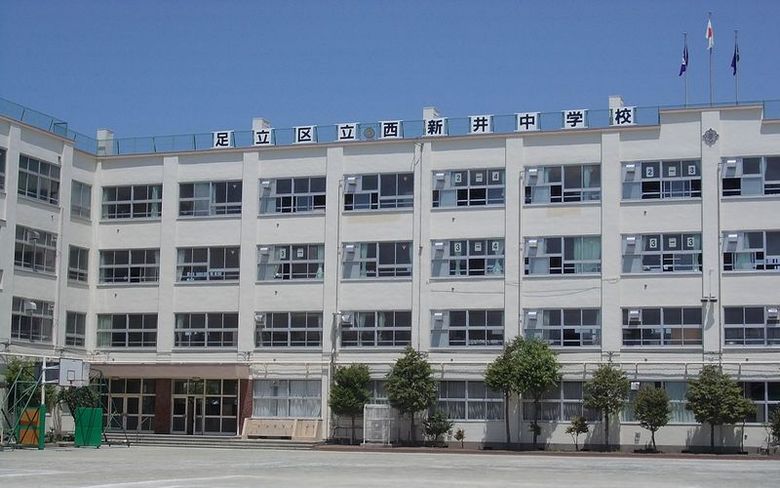 足立区西新井4丁目土地 中学校