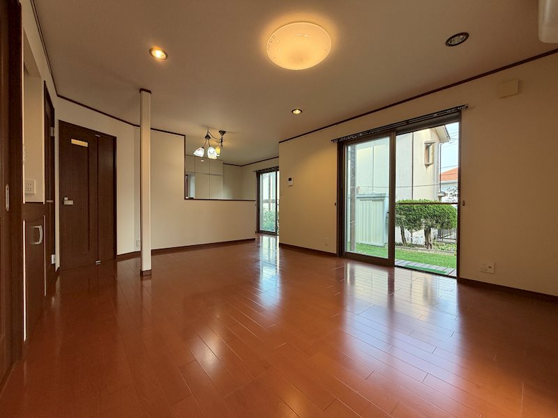 東浦賀2丁目中古戸建 内観写真（リビング）
