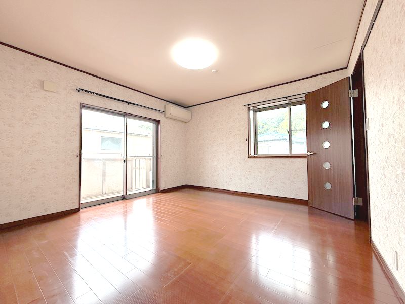 東浦賀2丁目中古戸建 内観写真（リビング以外の居室）