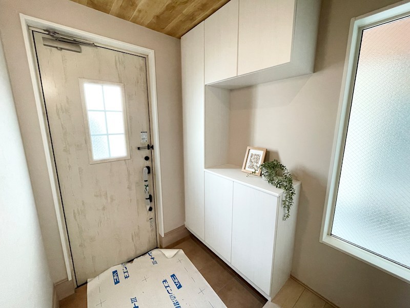 安浦町1丁目　新築戸建　2号棟 現地写真（玄関）