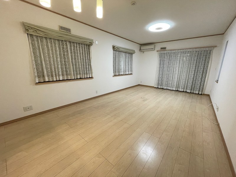 佐島の丘2丁目　中古戸建 内観写真（リビング）