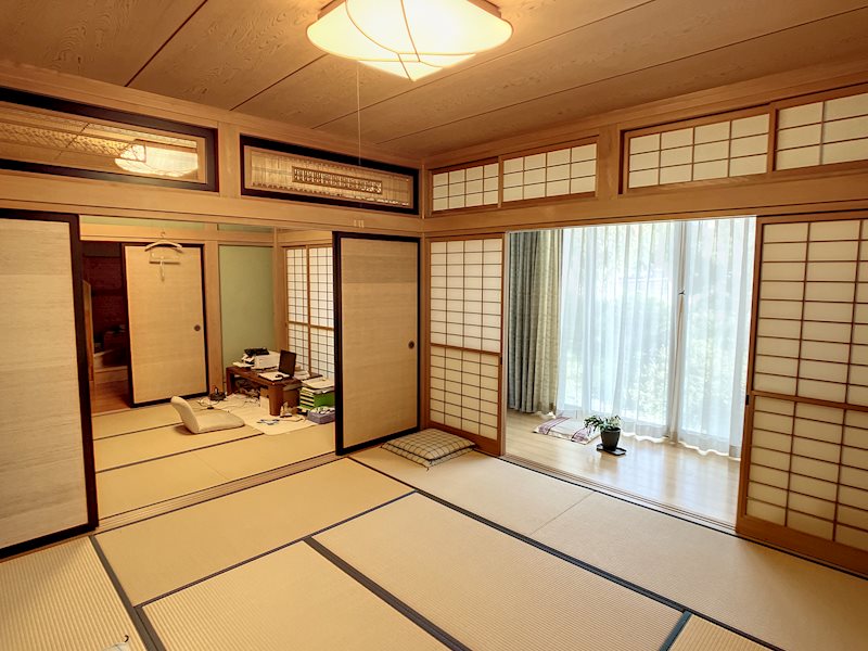 続き和室になっており寝室としてもお使いにいただけます。 袋井市愛野南 その他