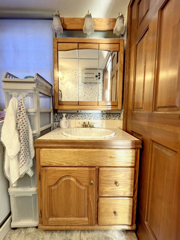 こだわりの洗面台にはタイルも使われオシャレな雰囲気です。 袋井市下山梨1丁目 その他