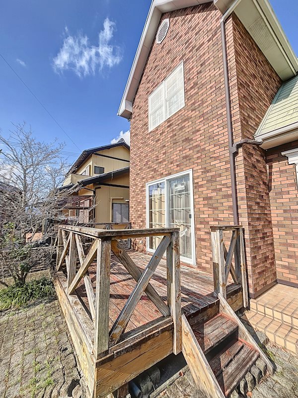 1階洋室からウッドデッキと繋がています 袋井市下山梨1丁目 その他