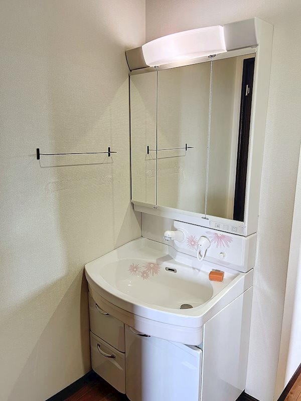 2階廊下にある洗面台です。 菊川市下平川 その他