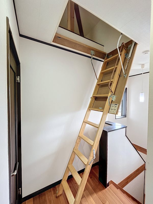 天井裏収納になります!収納力も高いお住まいです。 菊川市下平川 その他