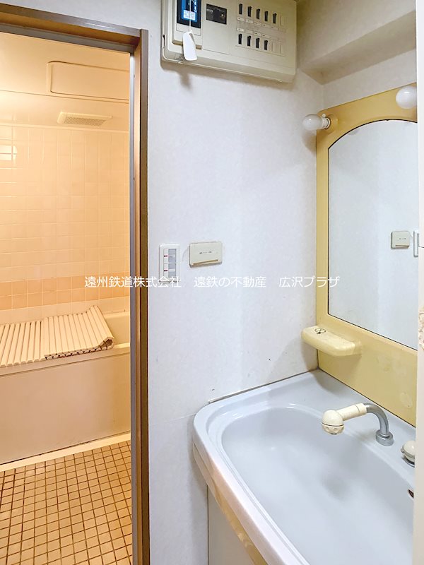 広沢プラザ TEL456-0055 までお気軽にお問い合わせください。 ロイヤルシャトー高丘 その他