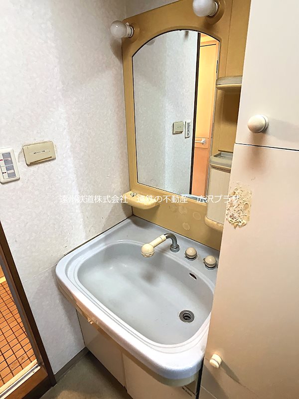 広沢プラザ TEL456-0055 までお気軽にお問い合わせください。 ロイヤルシャトー高丘 その他