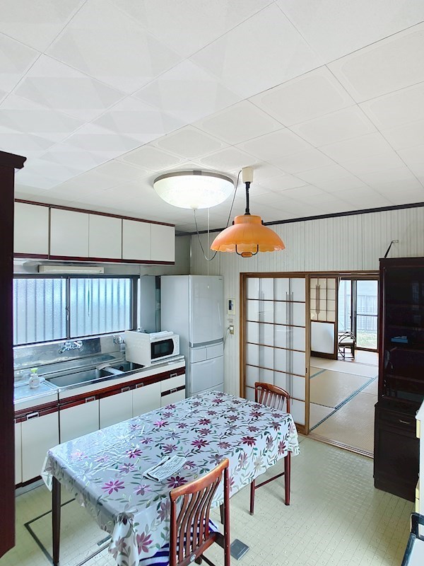 東側に窓があり、朝から明るく過ごせます。 掛川市二瀬川 その他