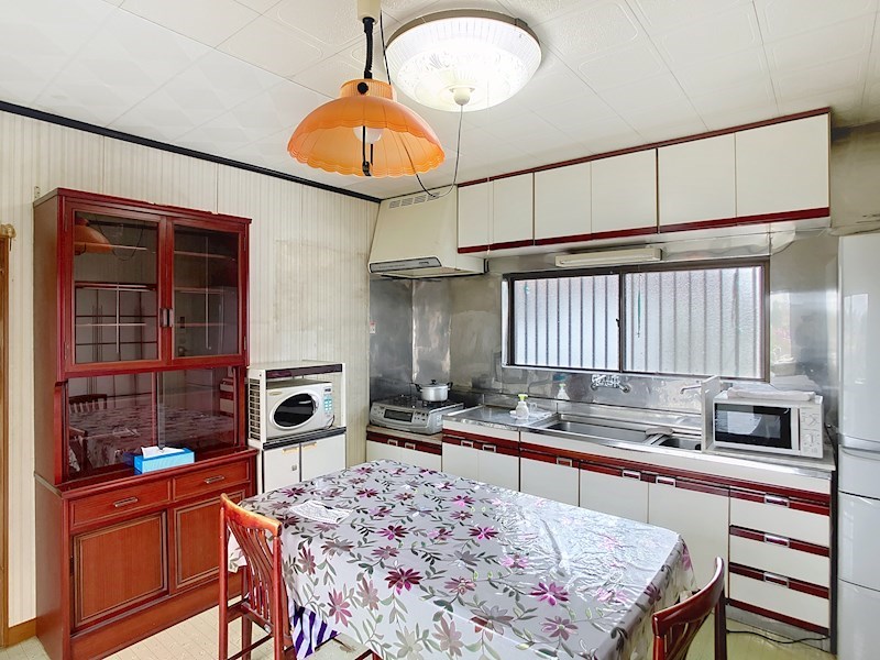 キッチンから廊下にでたところに勝手口も有ります。 掛川市二瀬川 その他