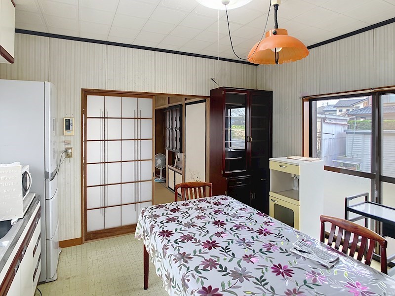 ガラス扉の先に和室があります。 掛川市二瀬川 その他