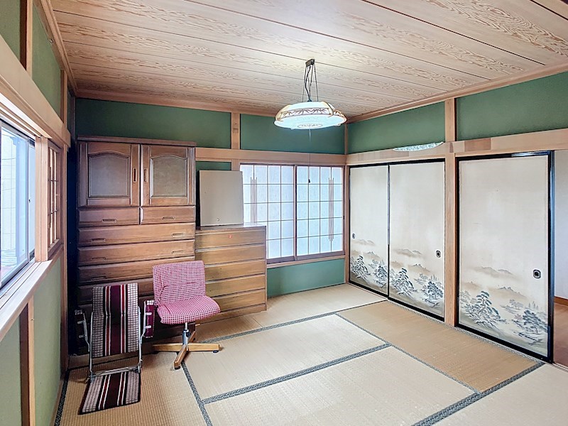 2階和室。2方向採光あり、押し入れにはたっぷり収納できます。 掛川市二瀬川 その他