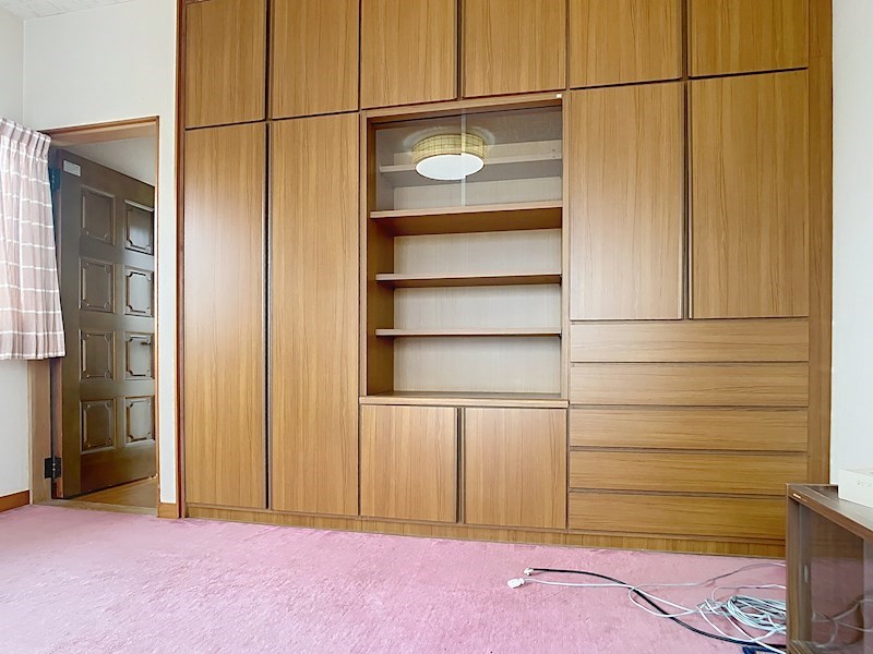 システム収納があり沢山のお洋服や着物等の収納も出来そうです。 掛川市二瀬川 その他
