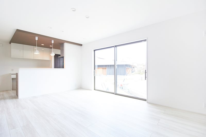 明るい陽光が入るリビング。 袋井市下山梨 その他