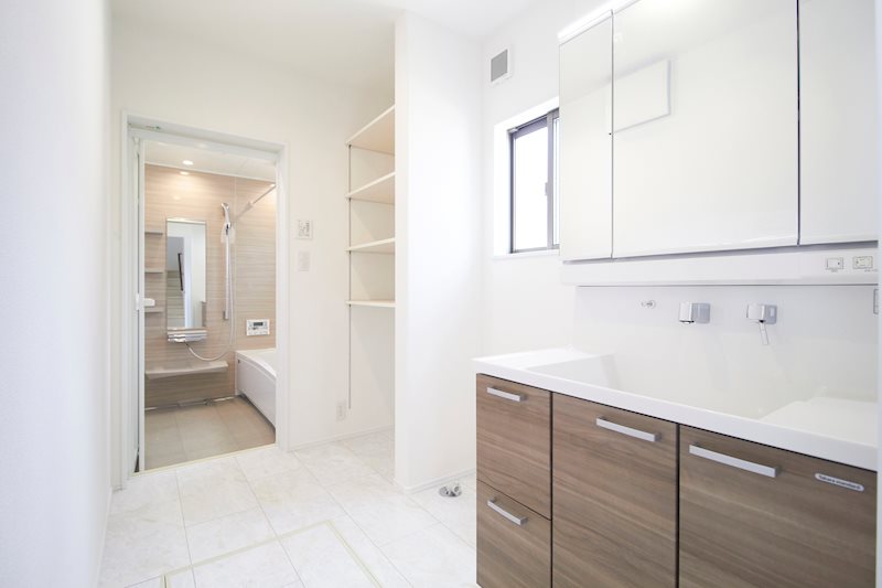 洗面脱衣室も収納スペース付です。 袋井市下山梨 その他