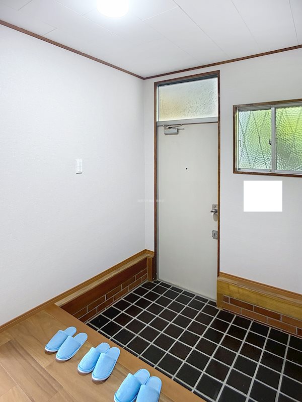 静岡県藤枝市藤岡４丁目 現地写真（玄関）