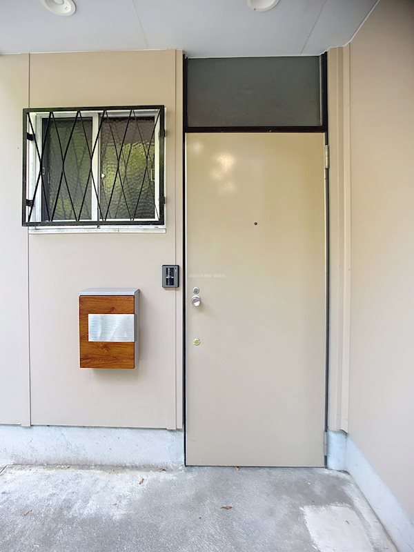 静岡県藤枝市藤岡４丁目 現地写真（玄関）