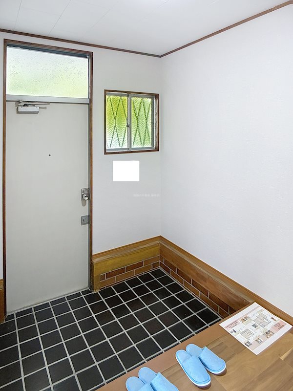 静岡県藤枝市藤岡４丁目 現地写真（玄関）