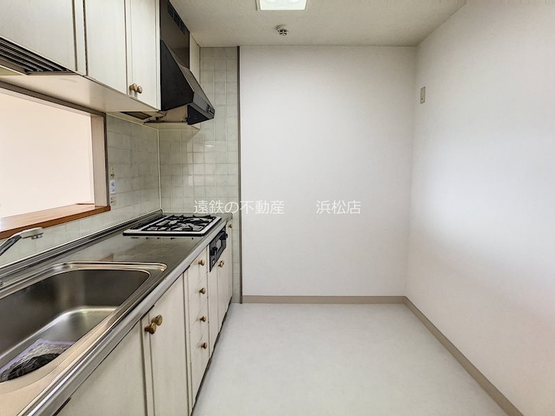 居住中物件につき、同間取の部屋の写真を掲載。当該物件は角部屋ではございません。 藤和ハイタウン上島 その他