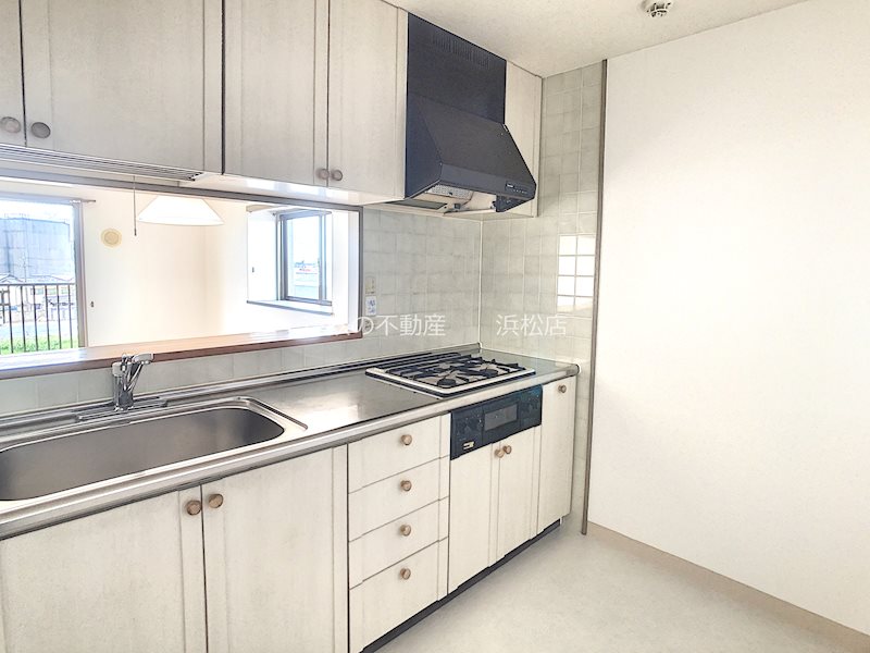 居住中物件につき、同間取の部屋の写真を掲載。当該物件は角部屋ではございません。 藤和ハイタウン上島 その他