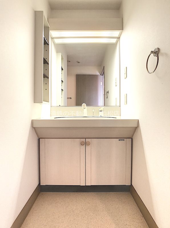 居住中物件につき、同間取の部屋の写真を掲載。当該物件は角部屋ではございません。 藤和ハイタウン上島 その他