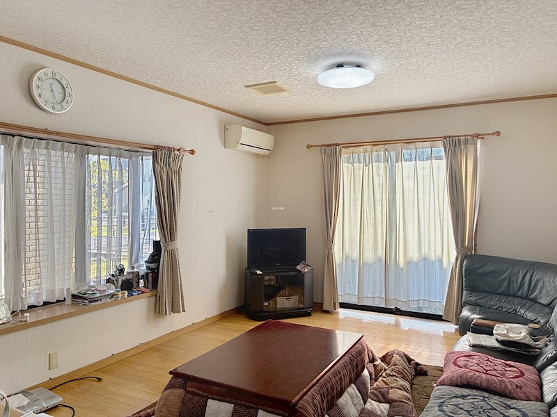 日当たりがよく、明るいリビングです 袋井市天神町1丁目 その他