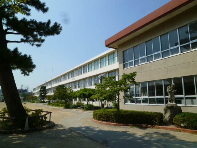 ロイヤルシャトー南高林 小学校