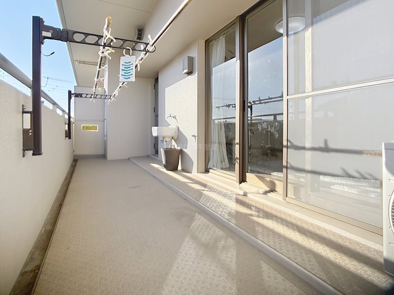 奥行2mのワイドなバルコニーを採用しています! ディークラディア葵東 その他