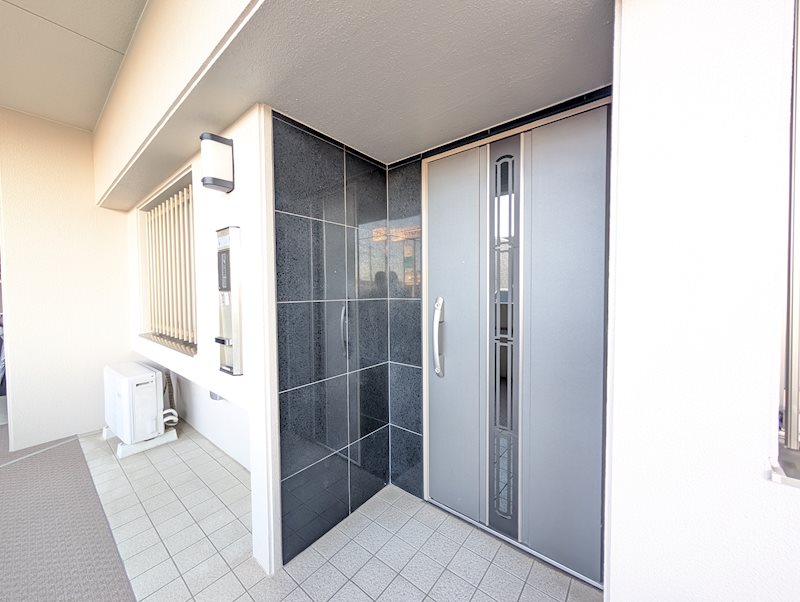 地震時にも扉が開閉しやすいよう配慮された耐震枠を採用しています。 ディークラディア葵東 その他