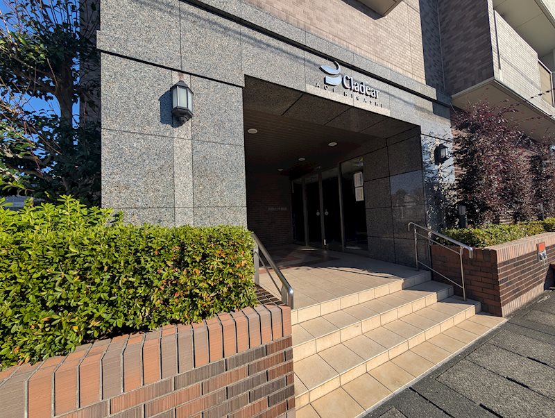 大通りに華やかな印象を与えるエントランス ディークラディア葵東 その他