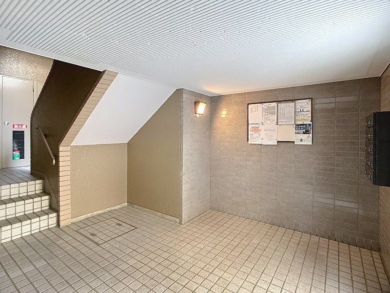 リバティ中島弐番館 共用部写真（エントランス）